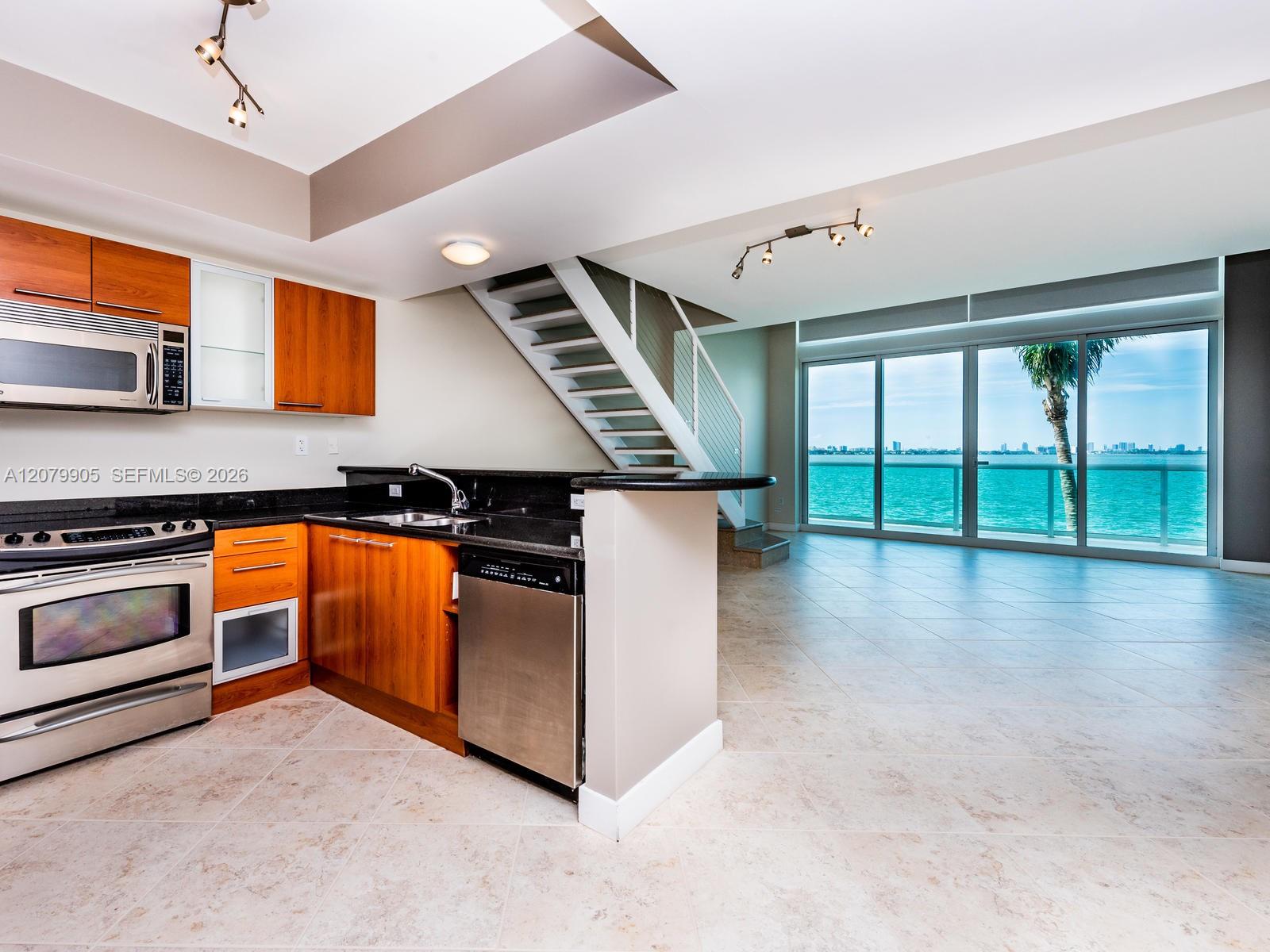 2000 Bay Dr # 208