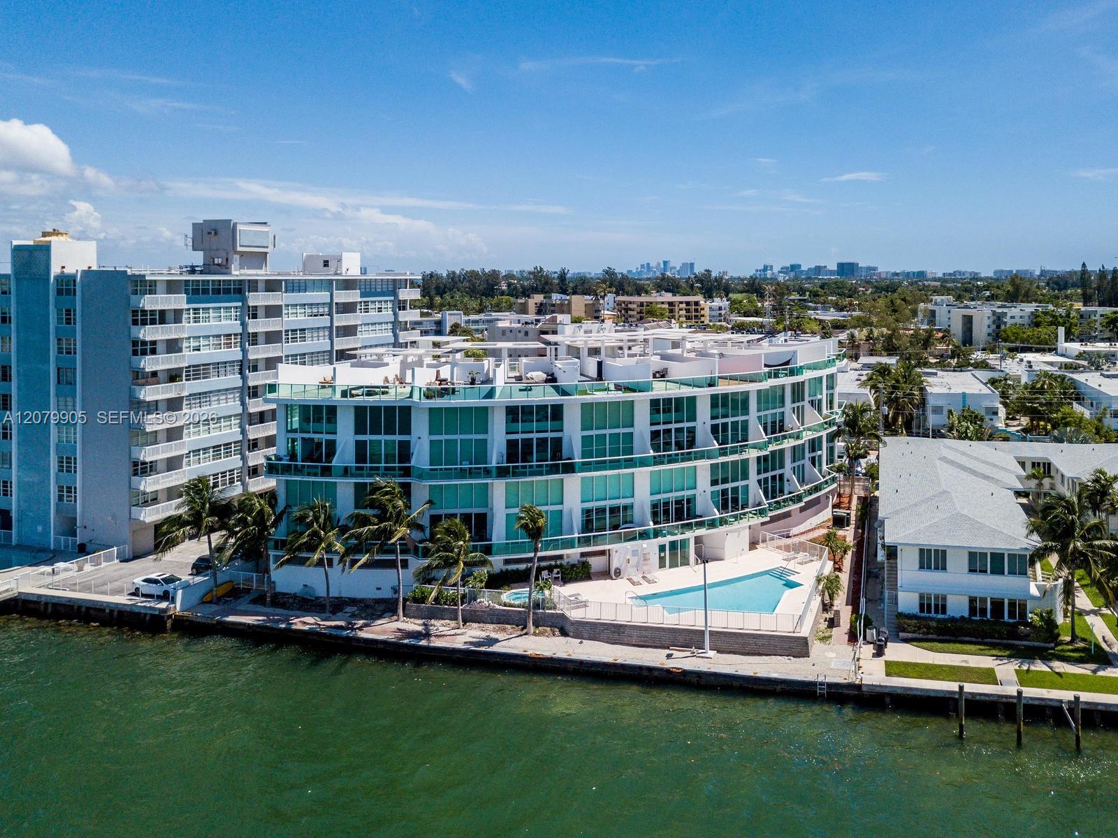 2000 Bay Dr # 208
