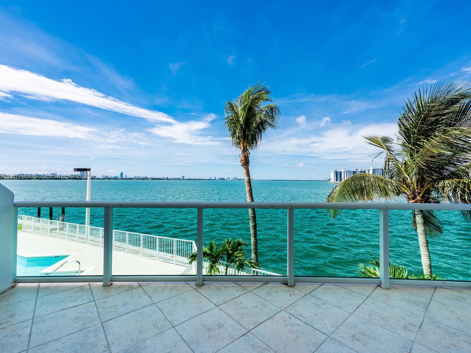 2000 Bay Dr # 208