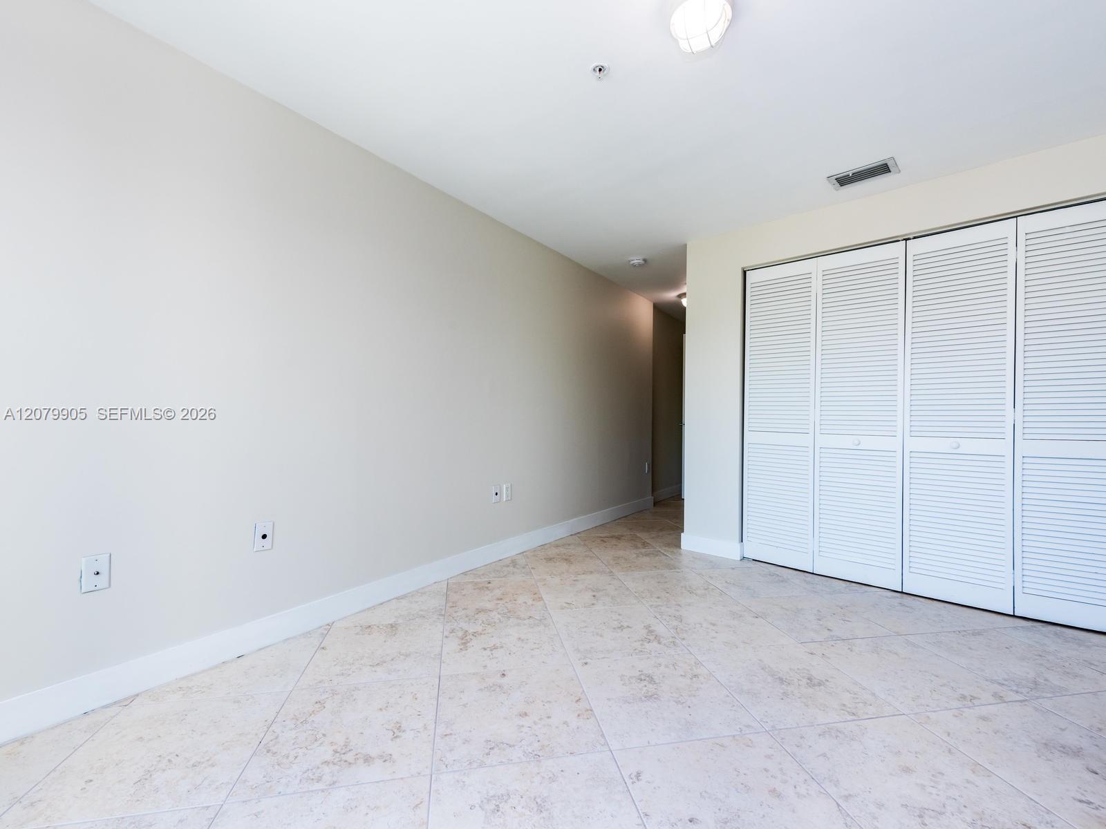 2000 Bay Dr # 208