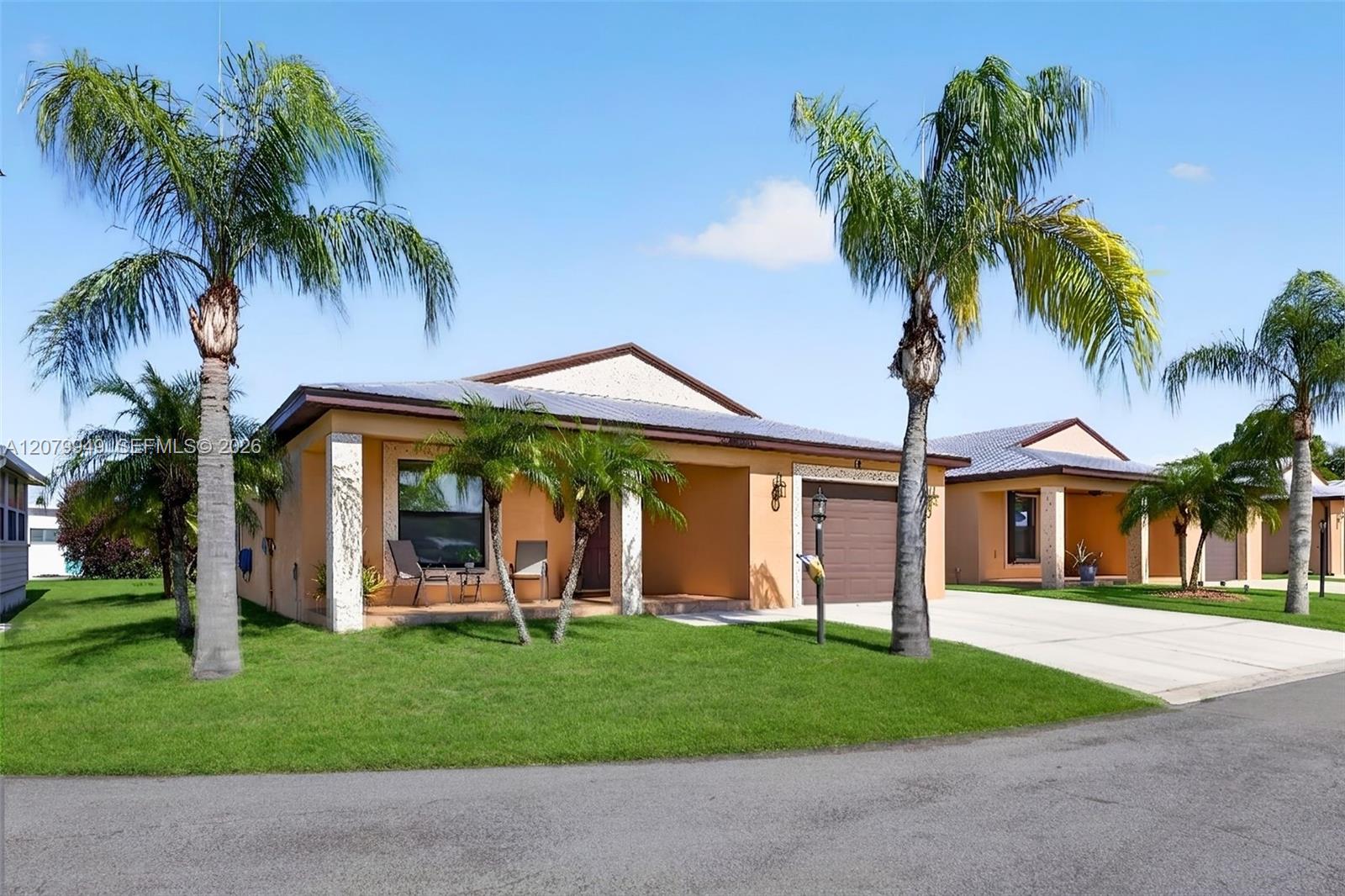12 Barcelona Ln, Port St. Lucie
