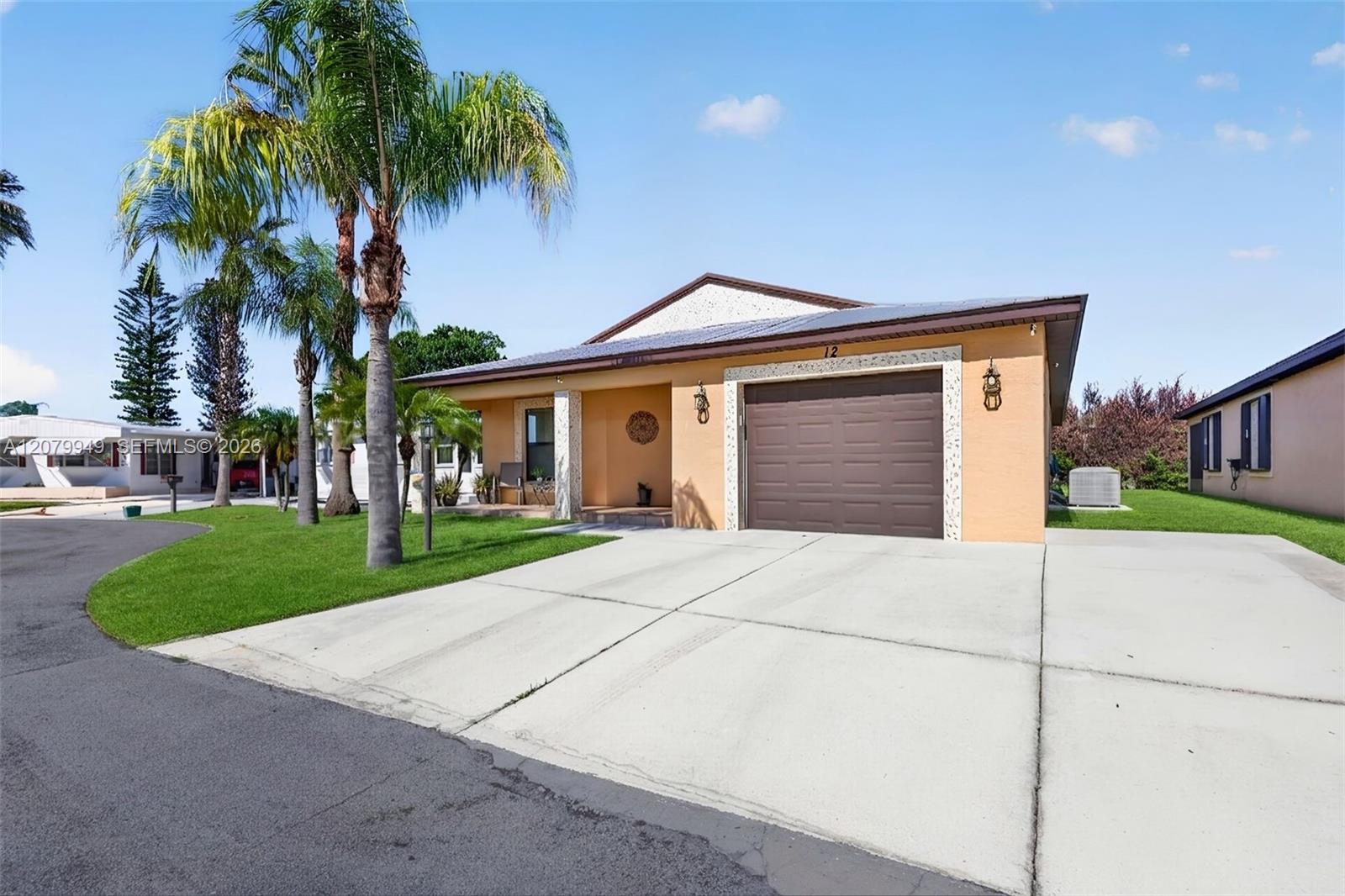12 Barcelona Ln, Port St. Lucie