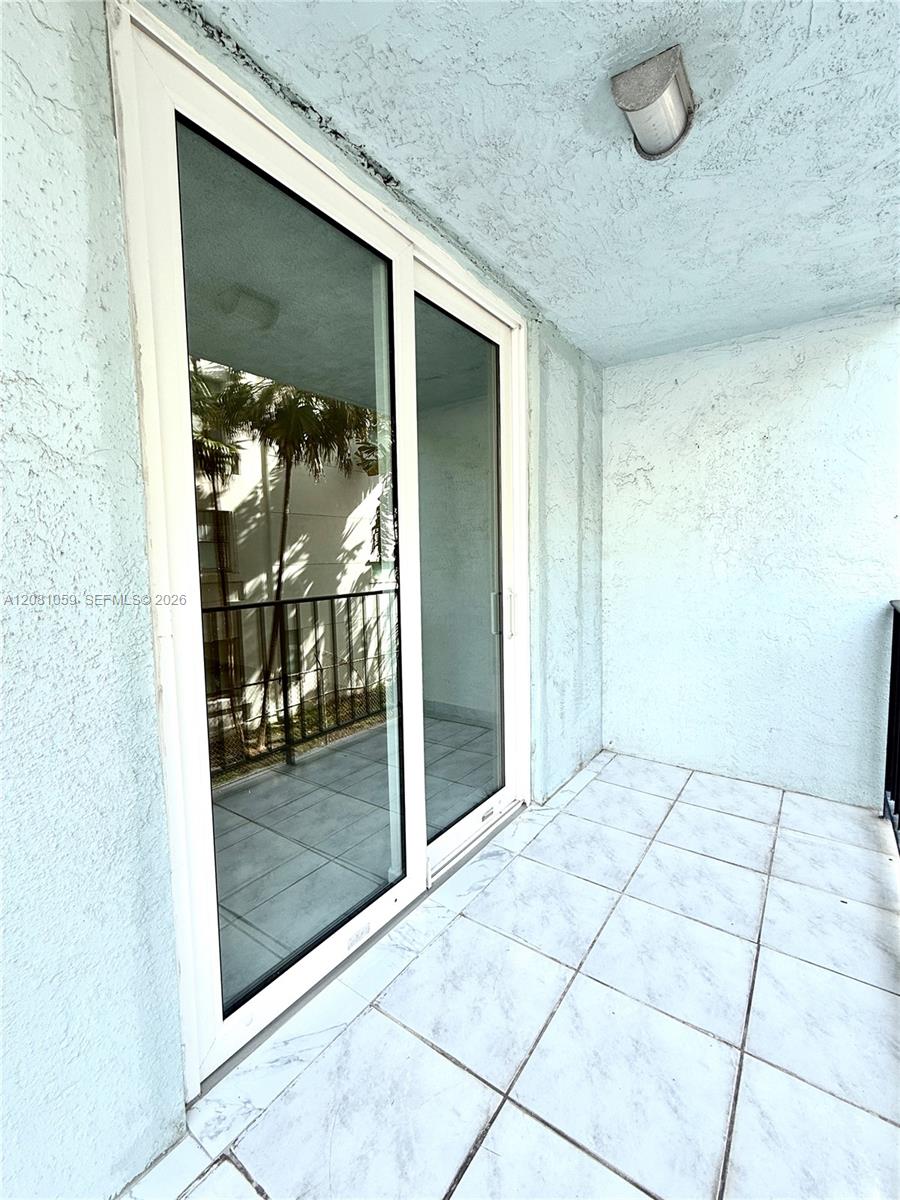 720 Collins Ave # 204
