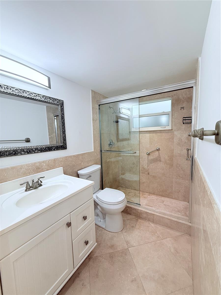 720 Collins Ave # 204