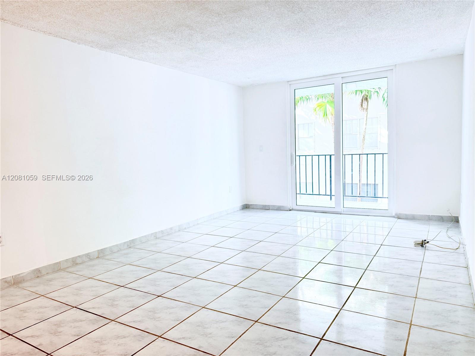 720 Collins Ave # 204
