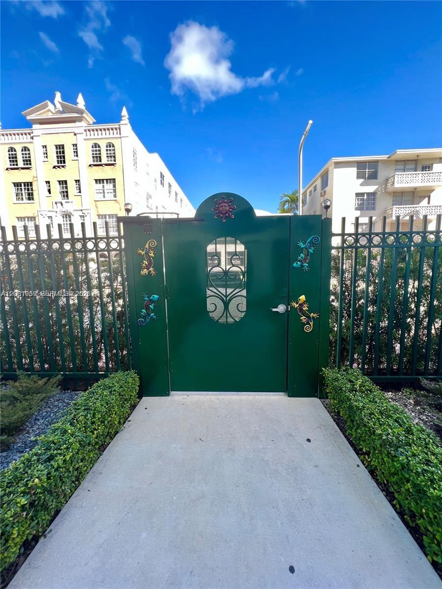720 Collins Ave # 204