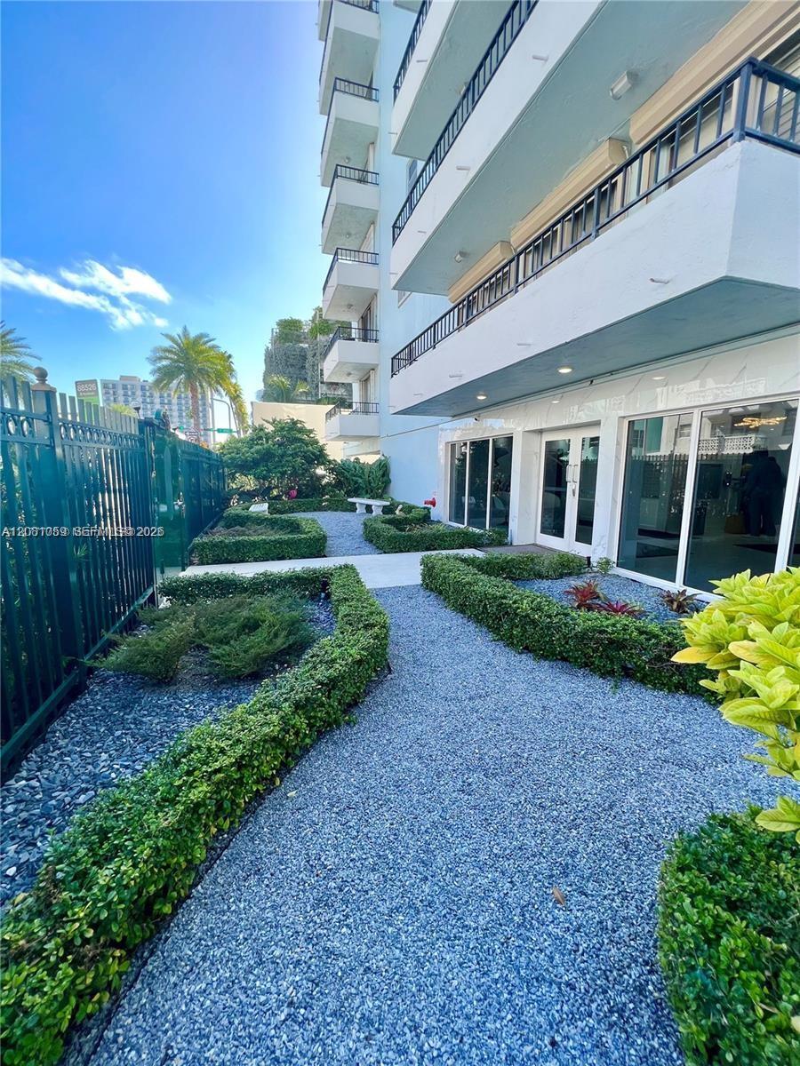 720 Collins Ave # 204