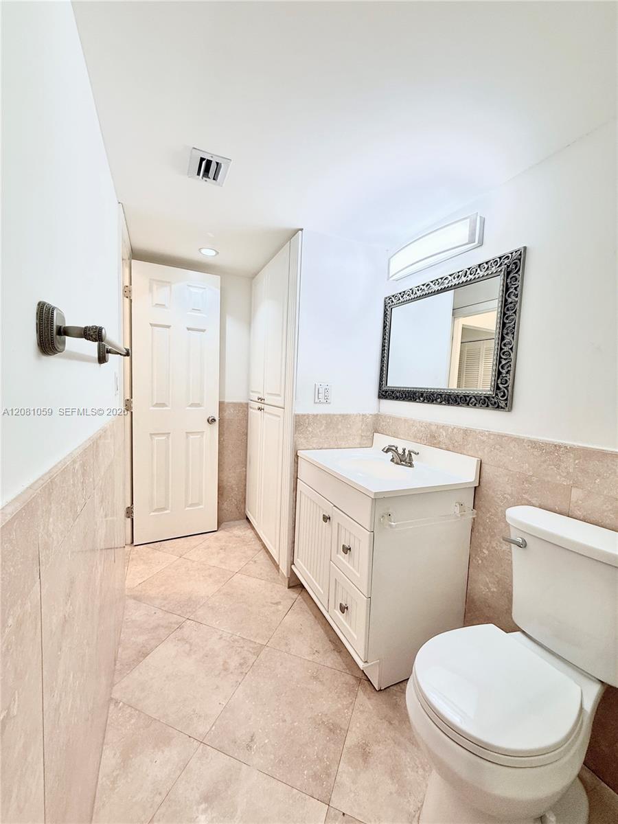 720 Collins Ave # 204