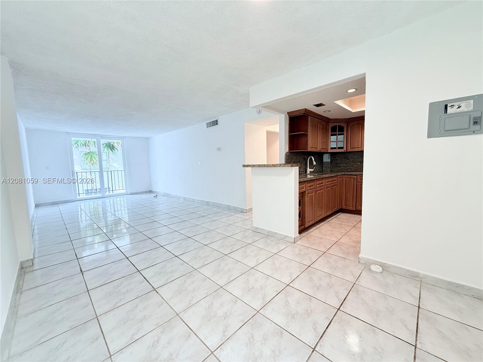 720 Collins Ave # 204