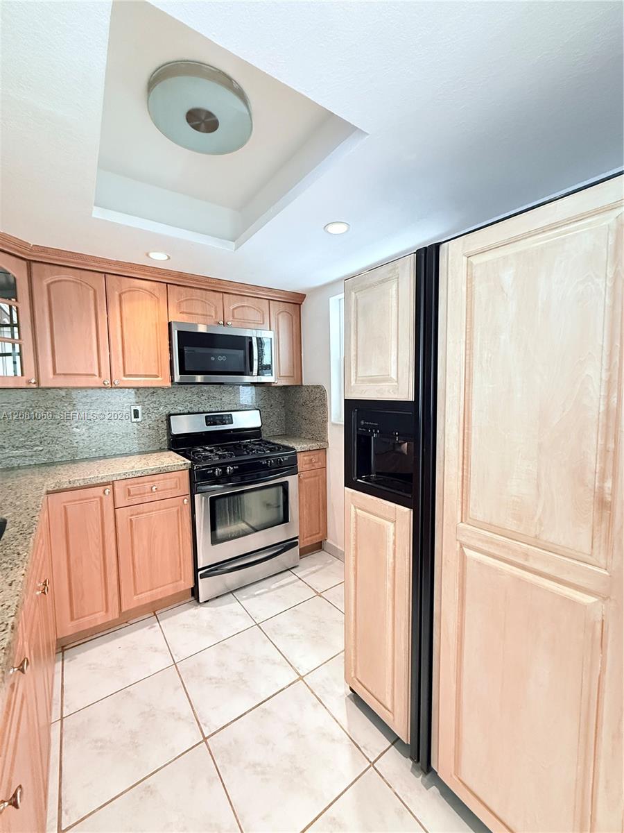 720 Collins Ave # 204