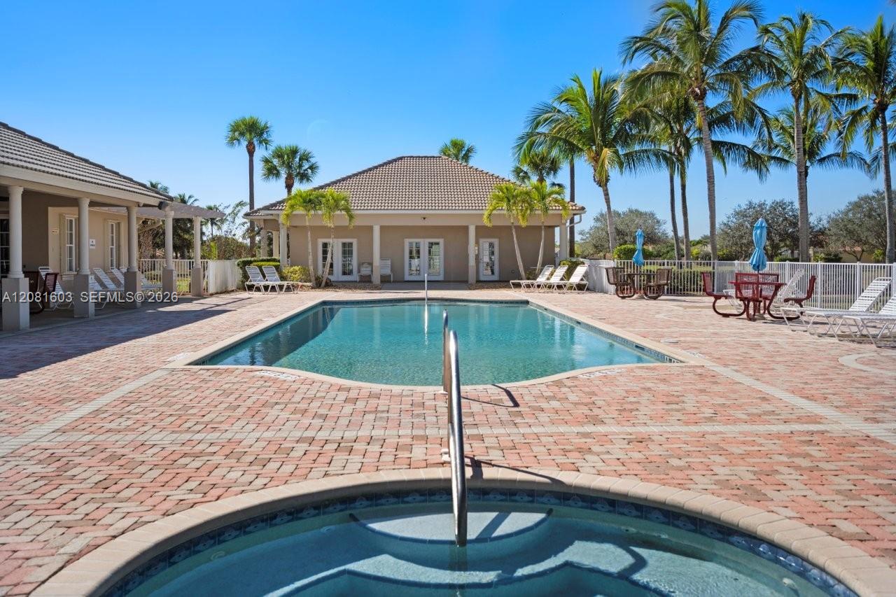 303 NW Somerset Cir, Port St. Lucie