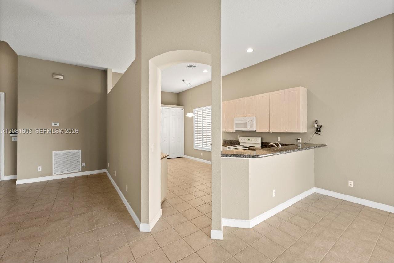 303 NW Somerset Cir, Port St. Lucie