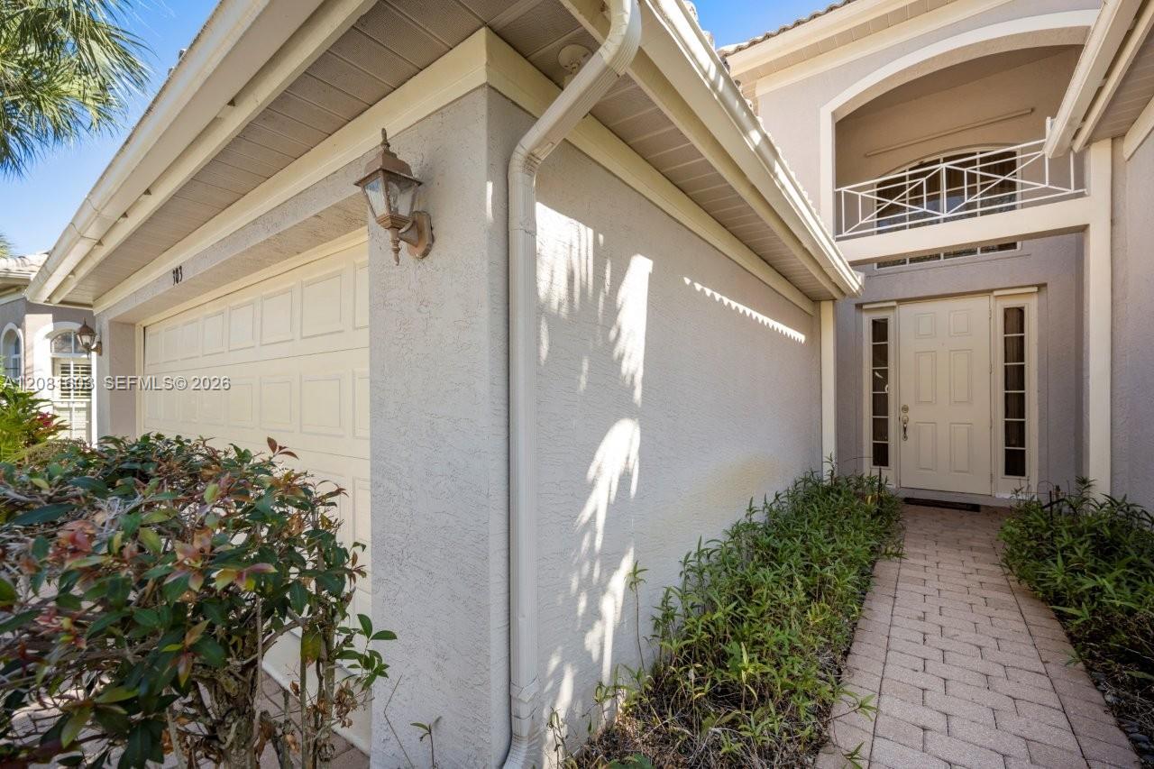 303 NW Somerset Cir, Port St. Lucie