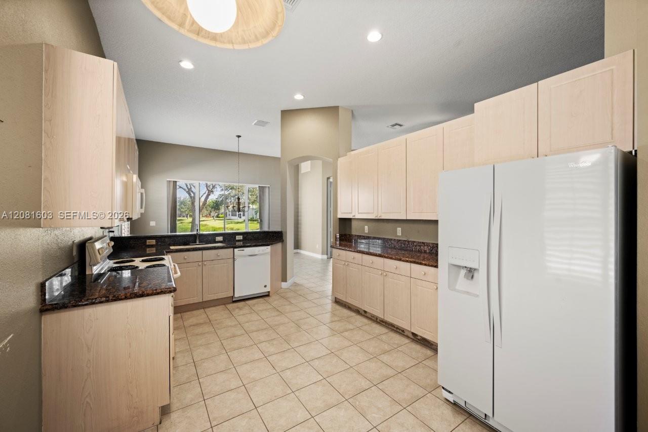 303 NW Somerset Cir, Port St. Lucie