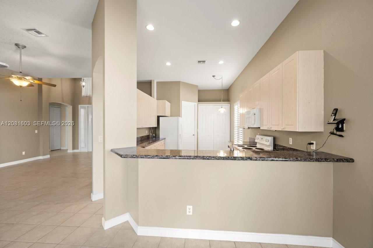 303 NW Somerset Cir, Port St. Lucie