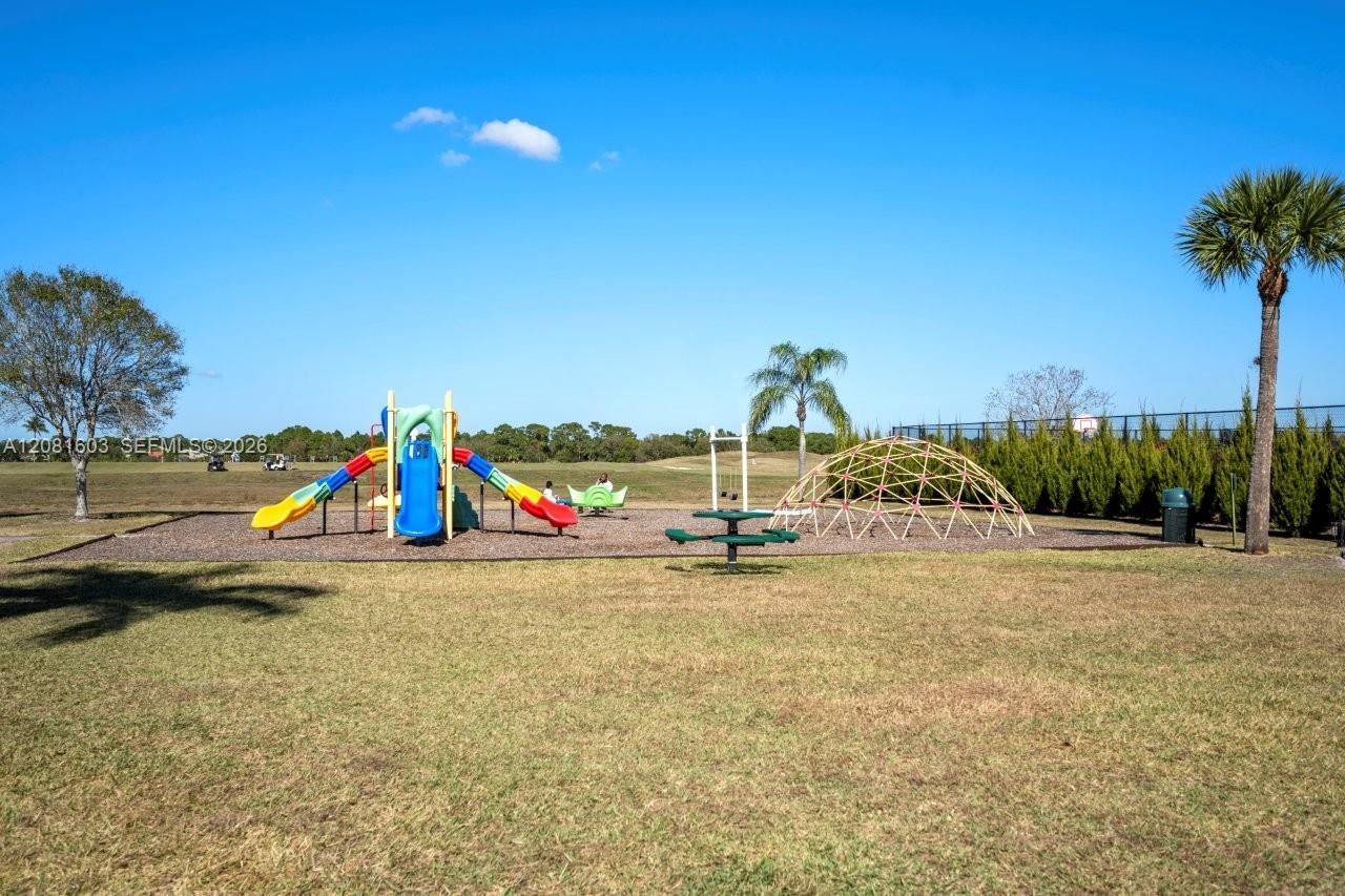 303 NW Somerset Cir, Port St. Lucie