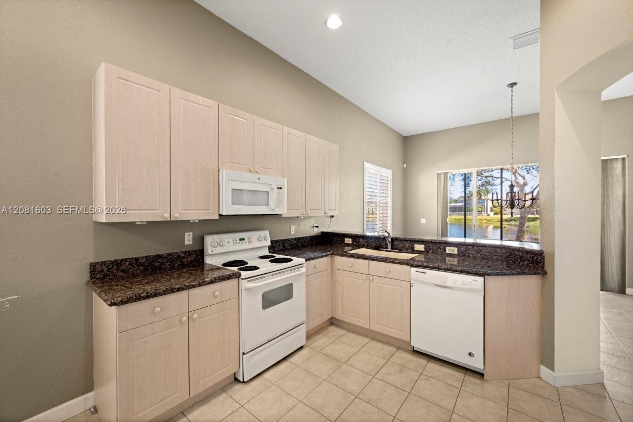 303 NW Somerset Cir, Port St. Lucie
