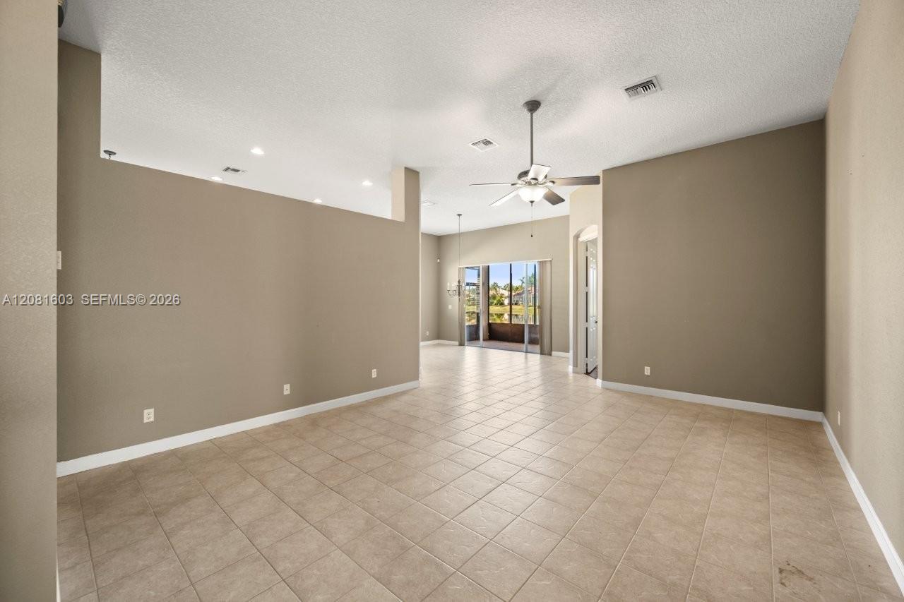 303 NW Somerset Cir, Port St. Lucie
