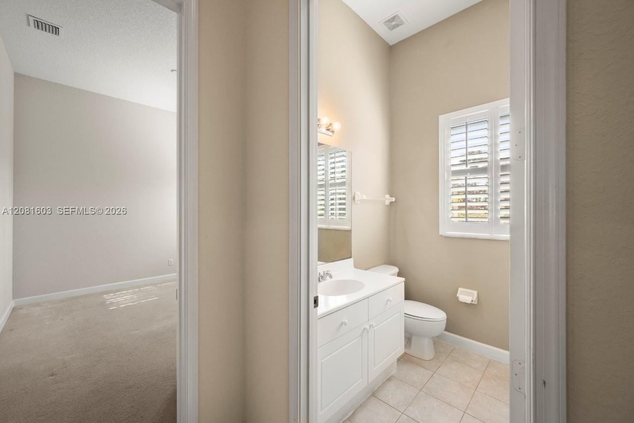 303 NW Somerset Cir, Port St. Lucie