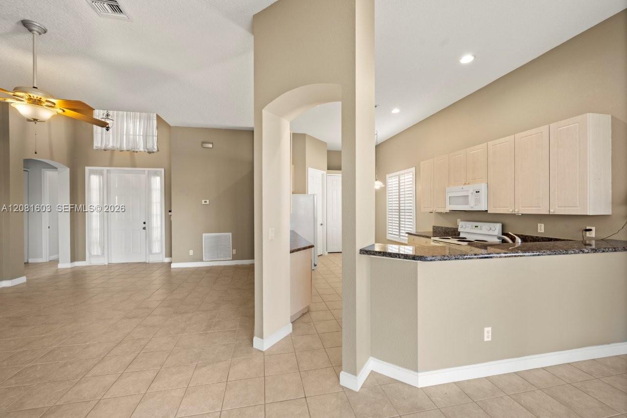 303 NW Somerset Cir, Port St. Lucie