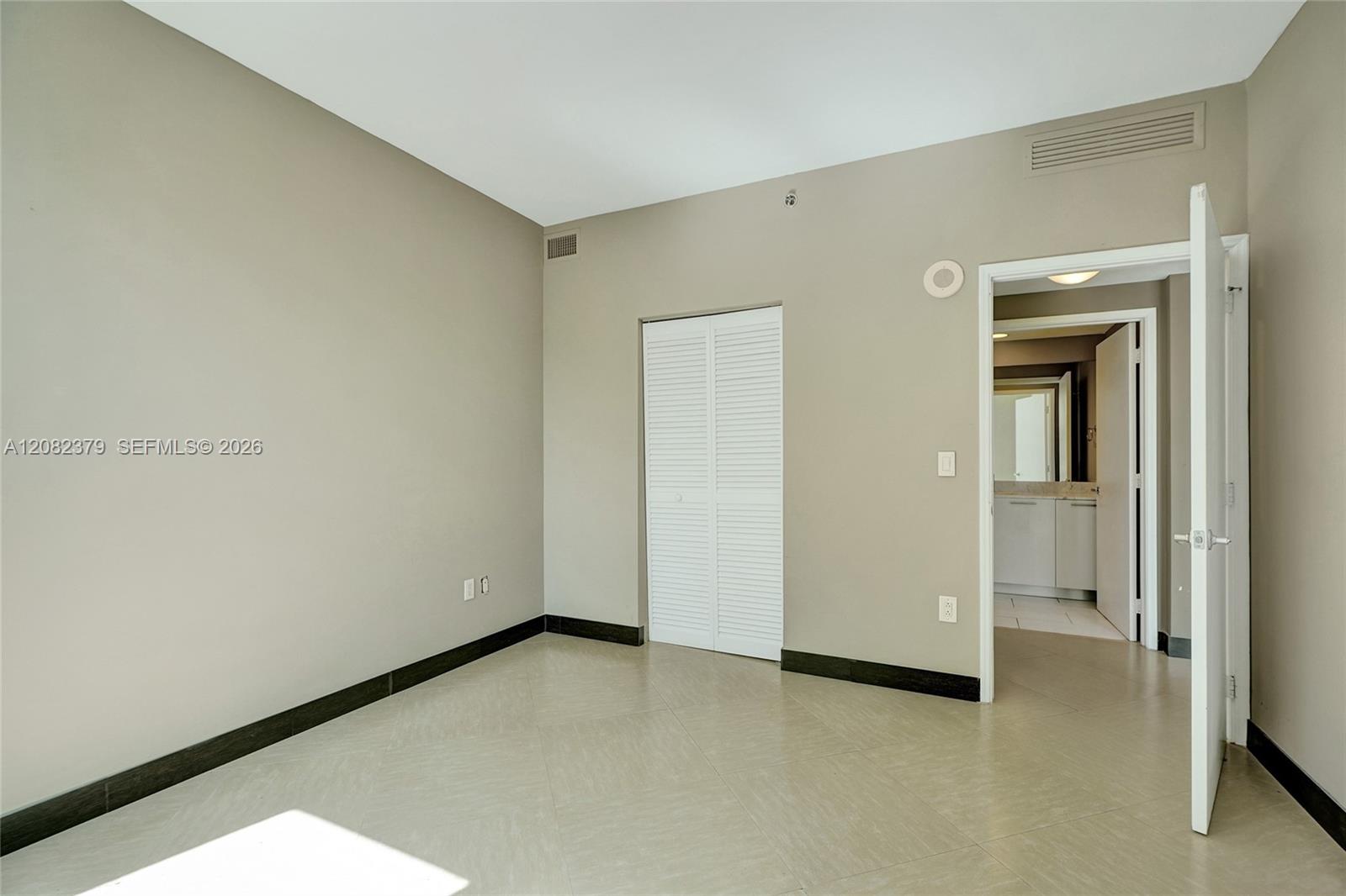 951 Brickell Ave # 1106