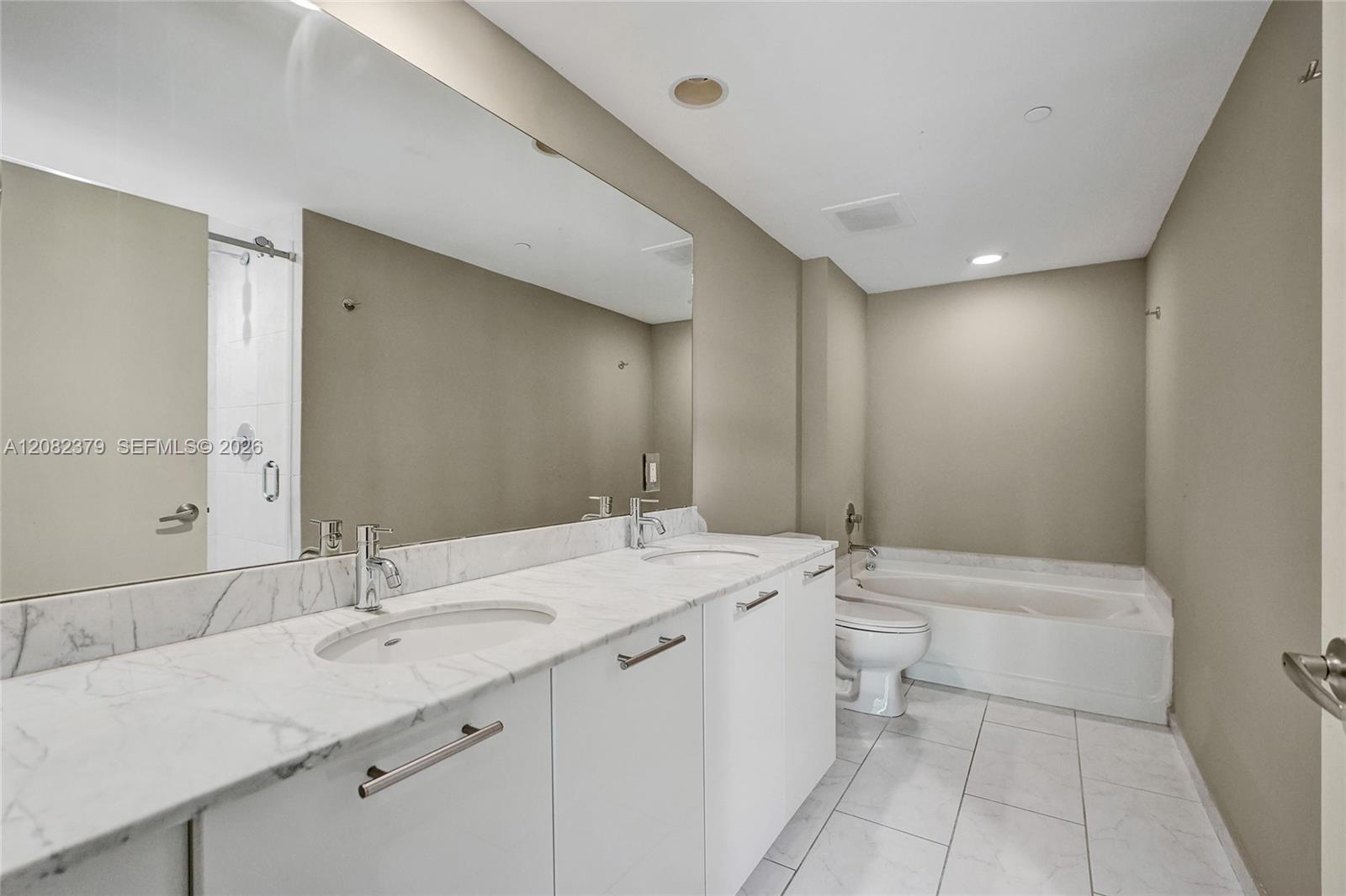 951 Brickell Ave # 1106