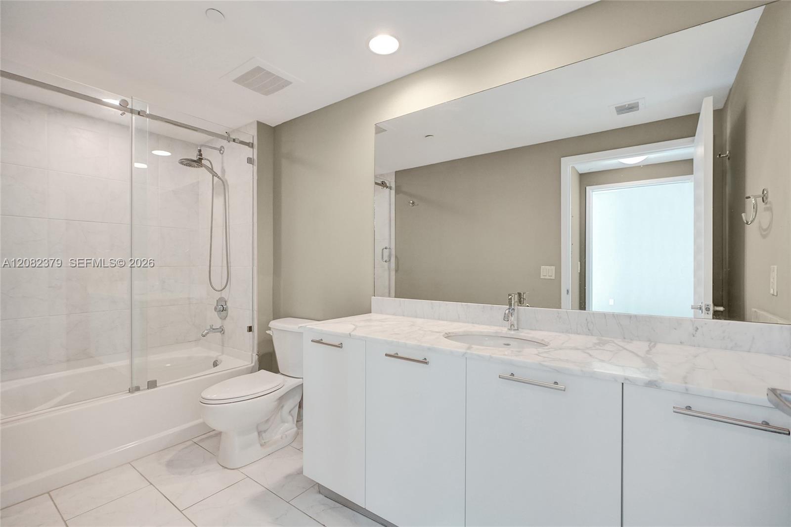 951 Brickell Ave # 1106