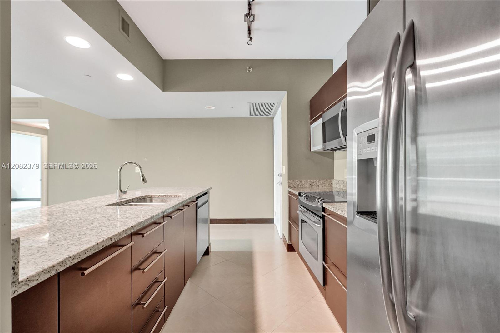 951 Brickell Ave # 1106