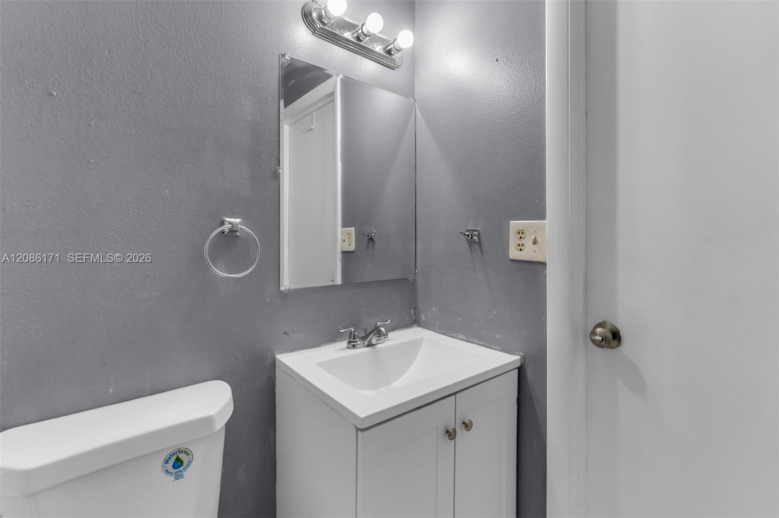 608 SW 76th Ter