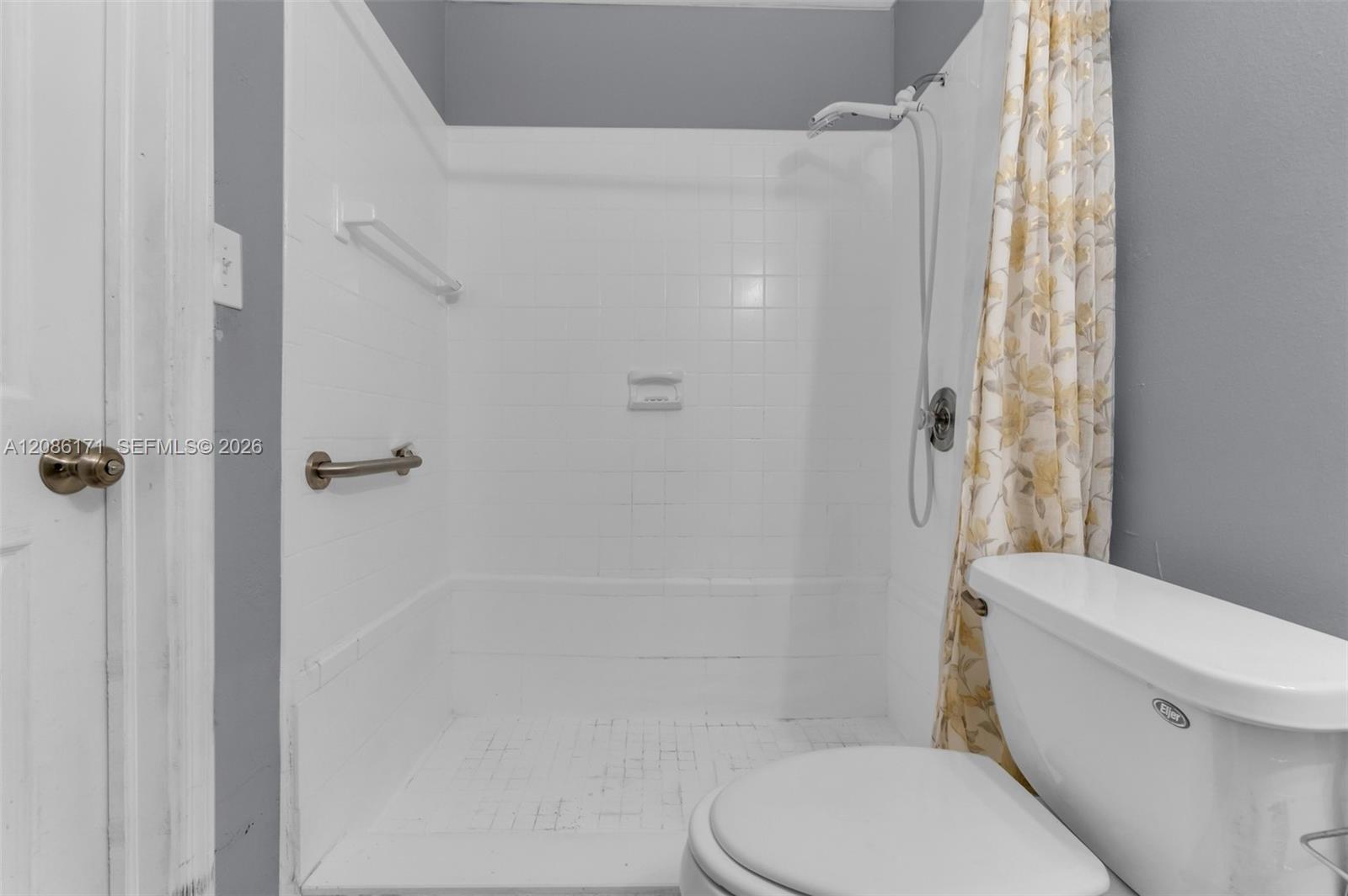 608 SW 76th Ter