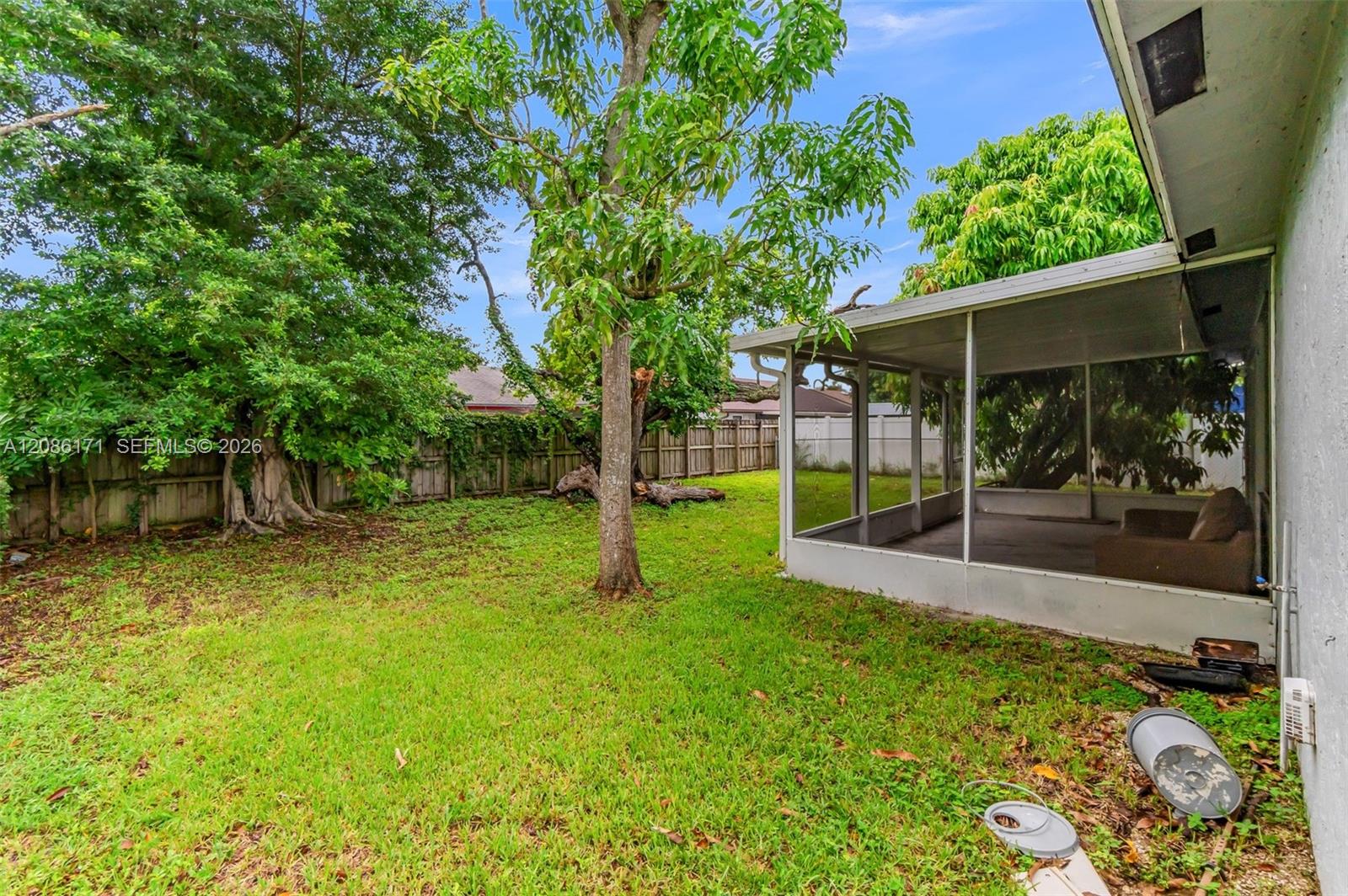 608 SW 76th Ter