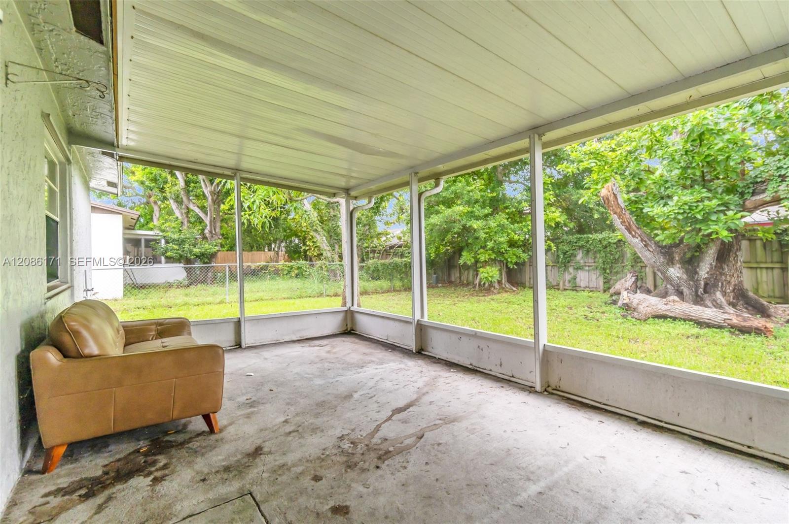 608 SW 76th Ter