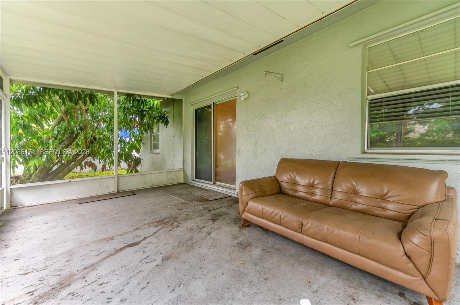 608 SW 76th Ter
