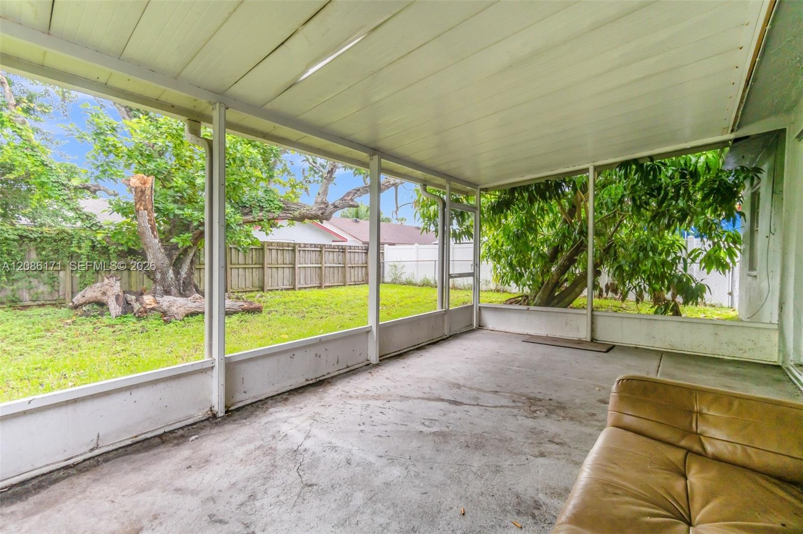 608 SW 76th Ter