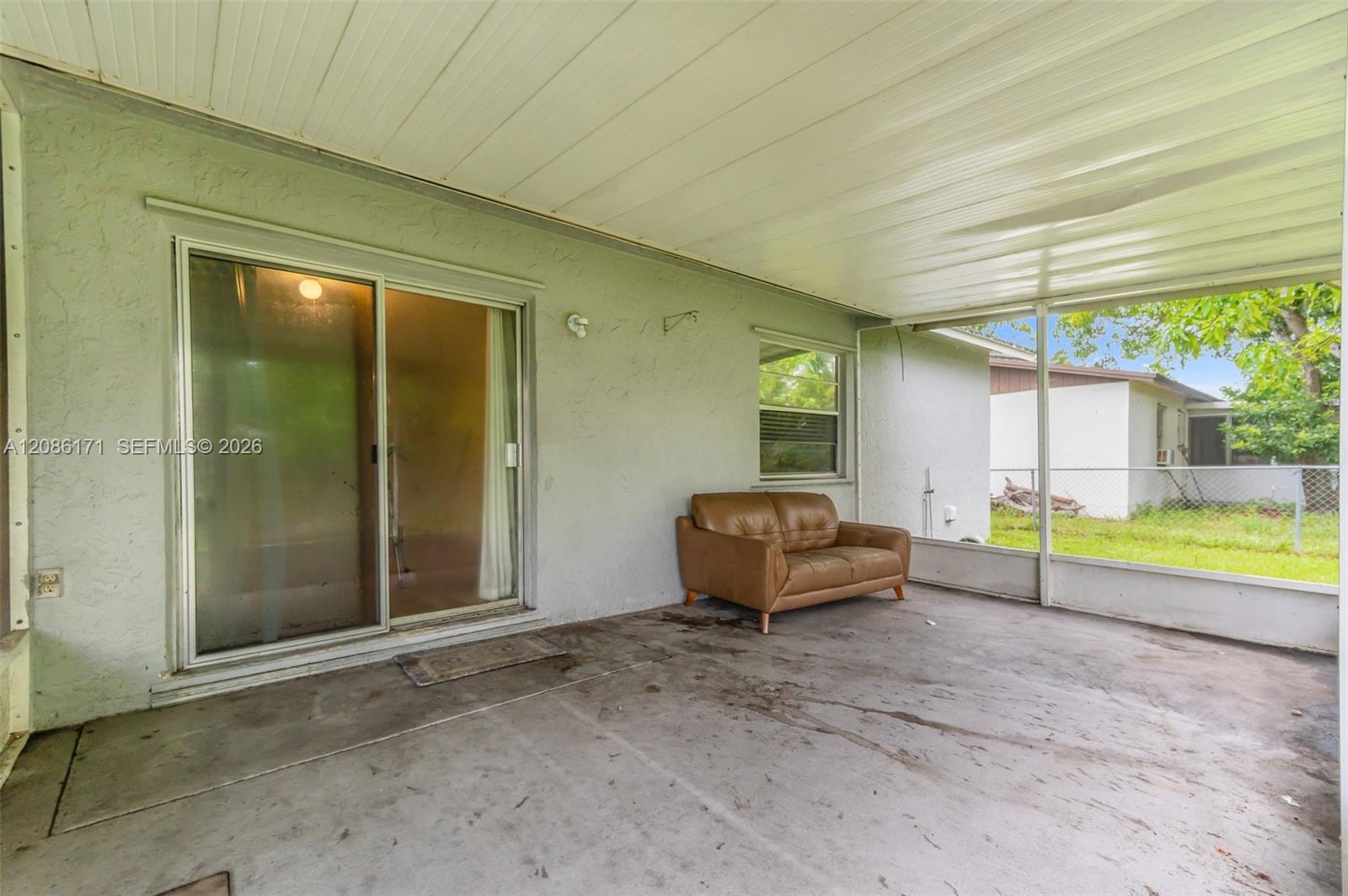 608 SW 76th Ter
