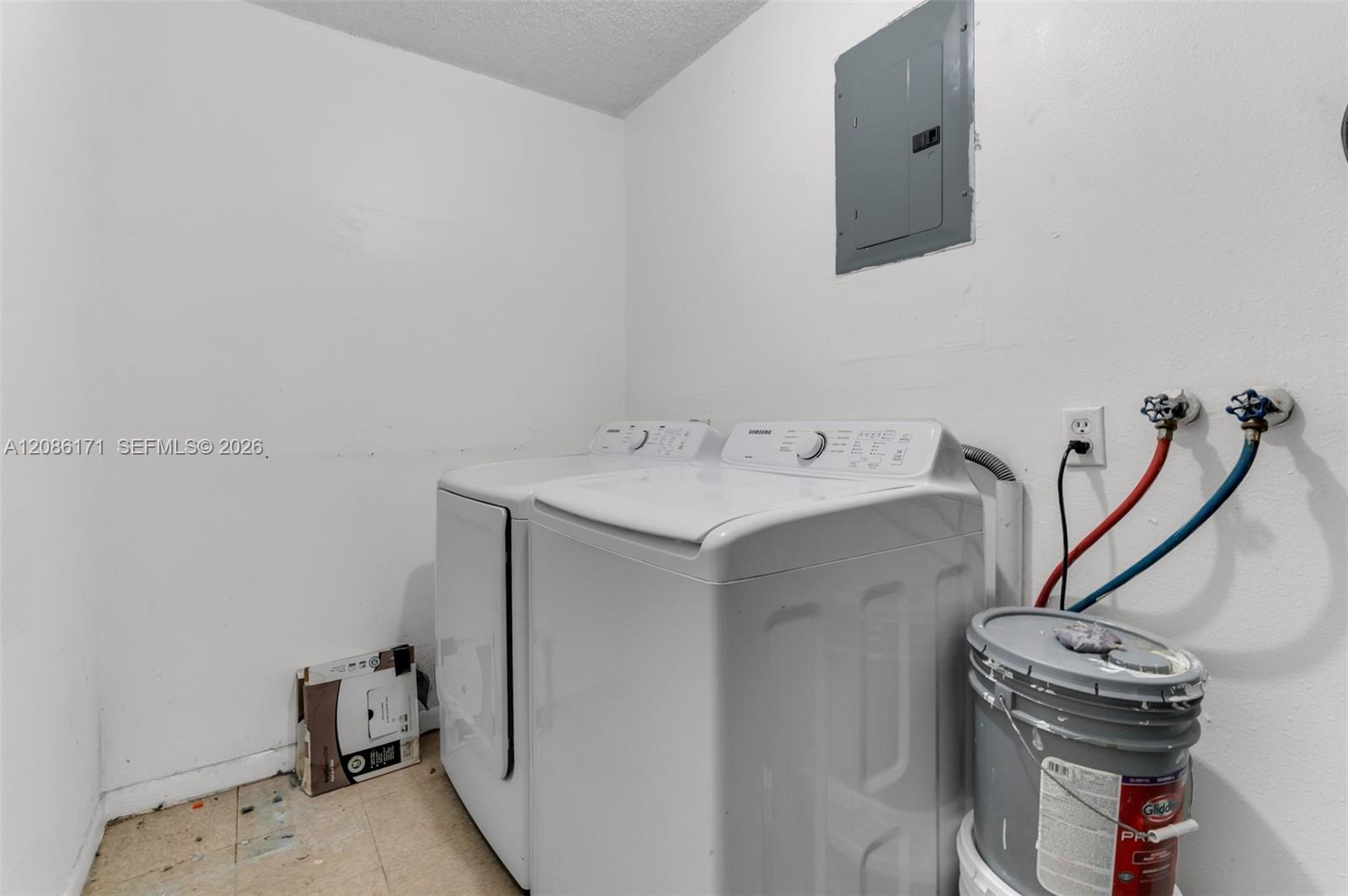 608 SW 76th Ter