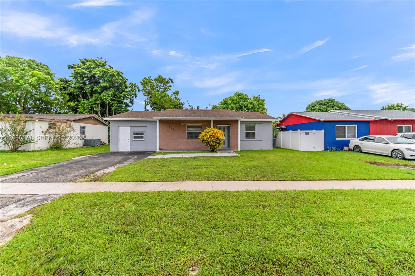 608 SW 76th Ter