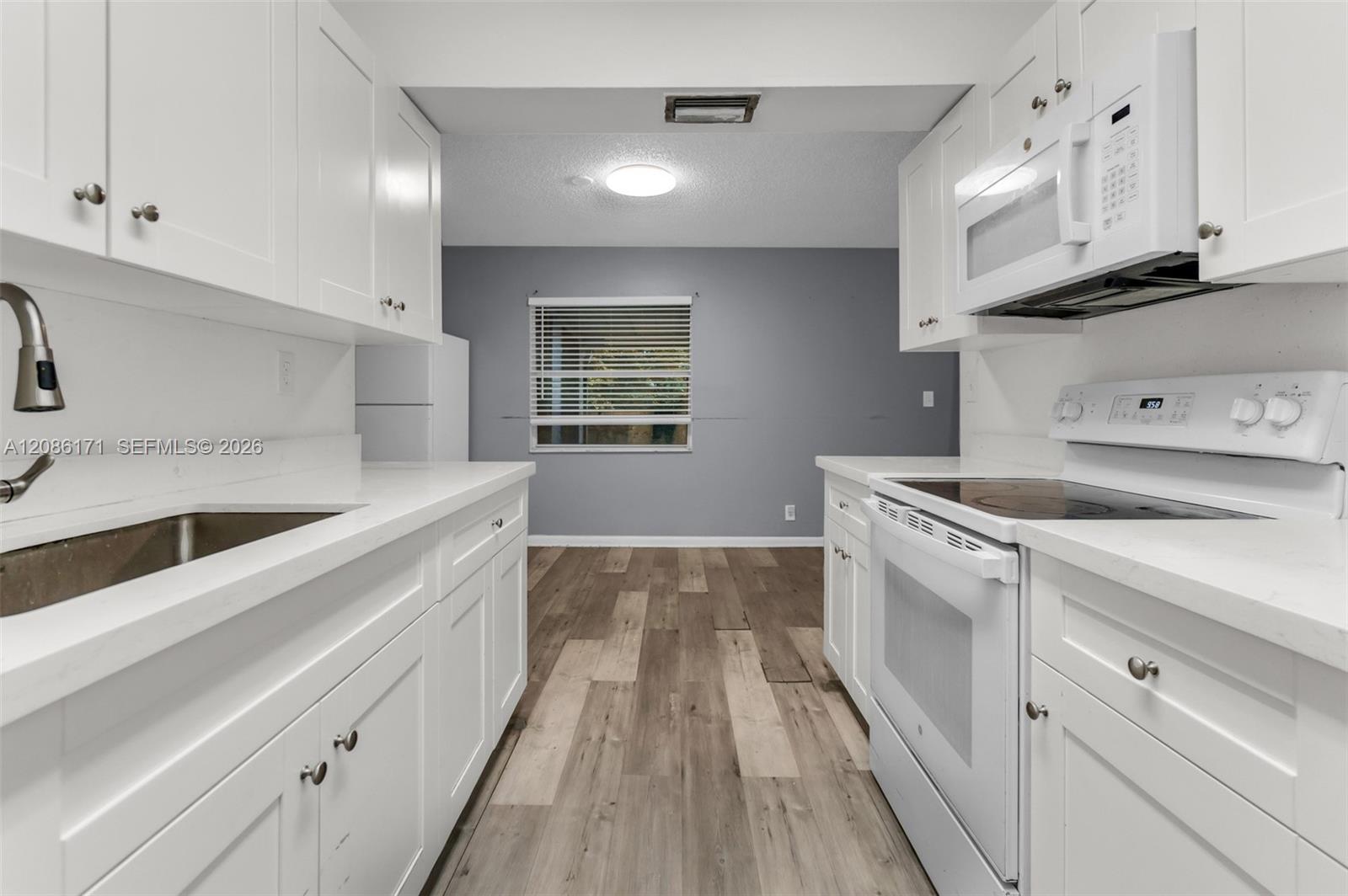 608 SW 76th Ter