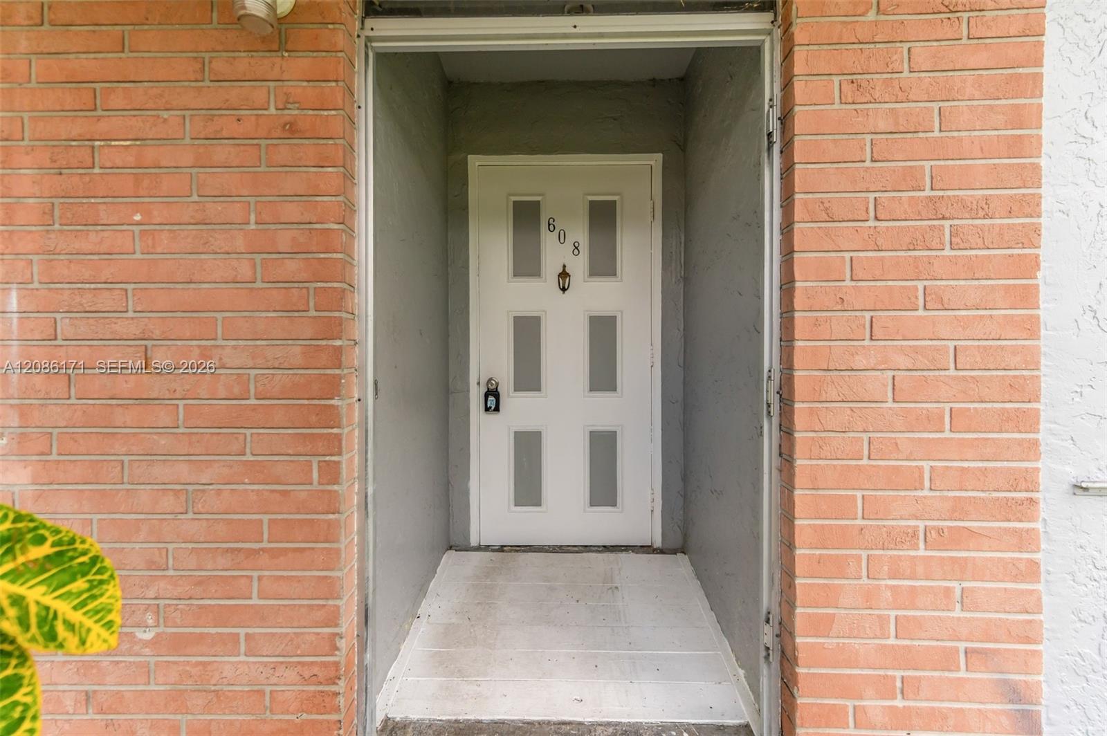 608 SW 76th Ter