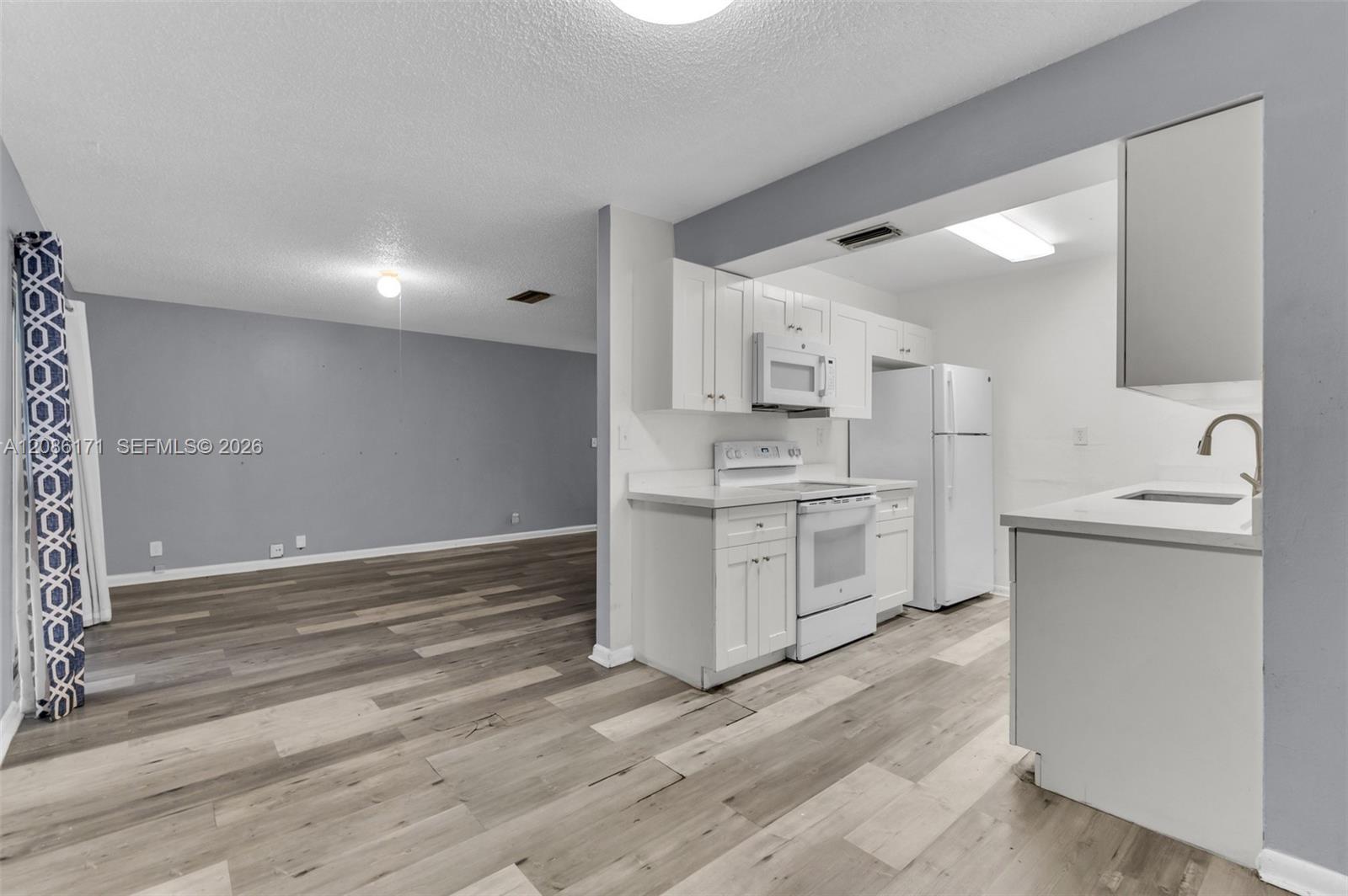 608 SW 76th Ter
