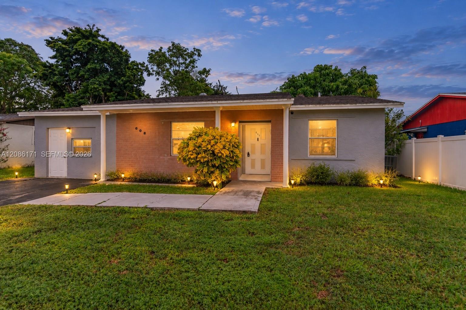 608 SW 76th Ter