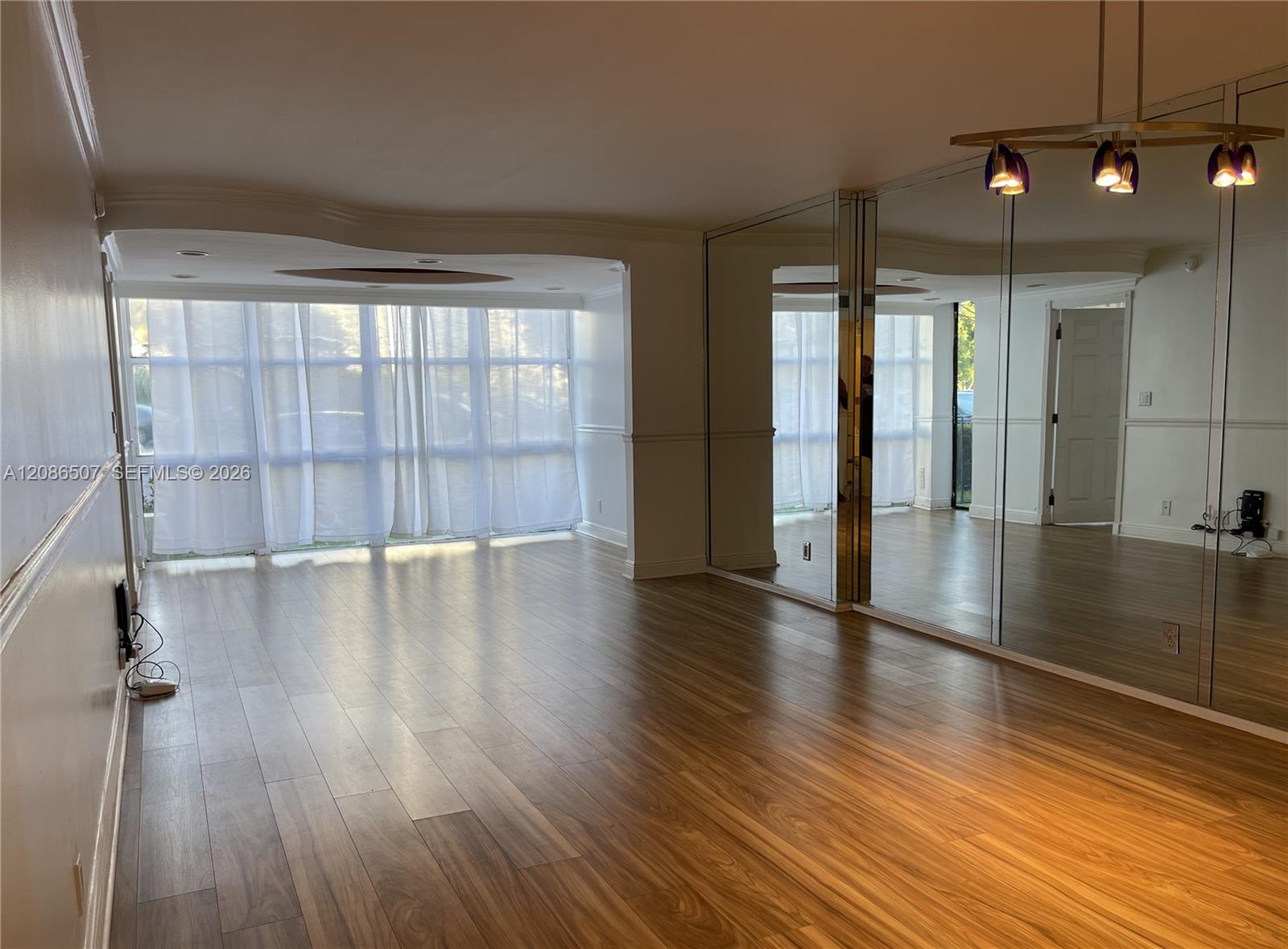 800 Parkview Dr # 106