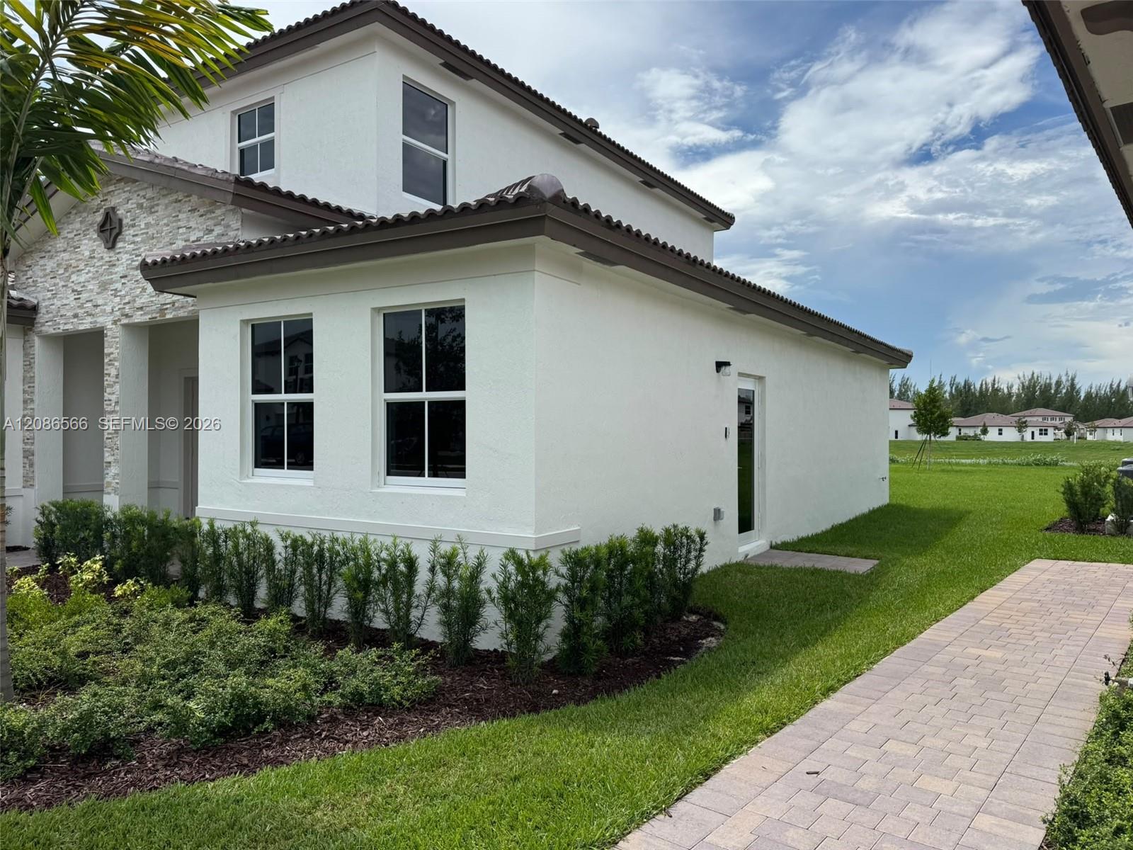 2404 SE 29th Dr