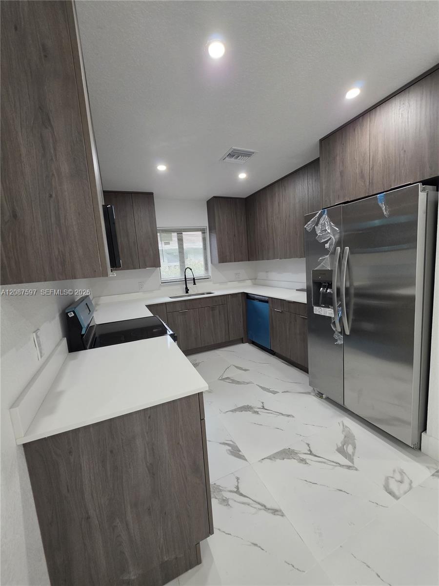 348 NW 8th St