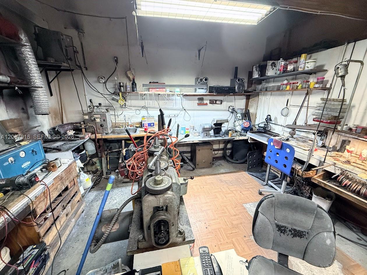 Jewelry & Pawn Shop