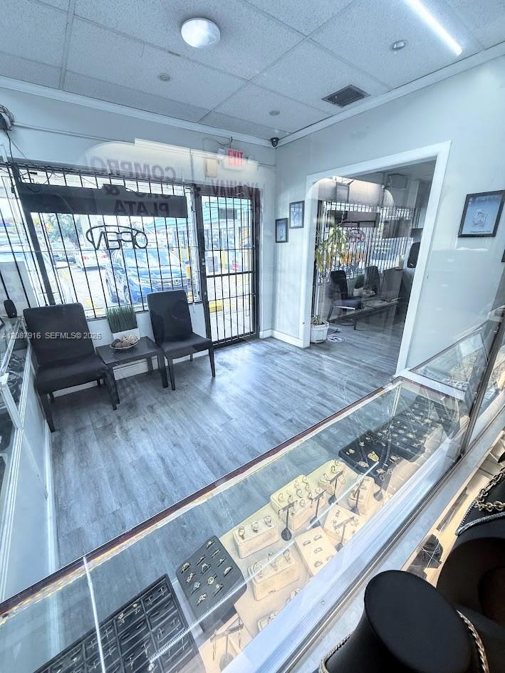 Jewelry & Pawn Shop