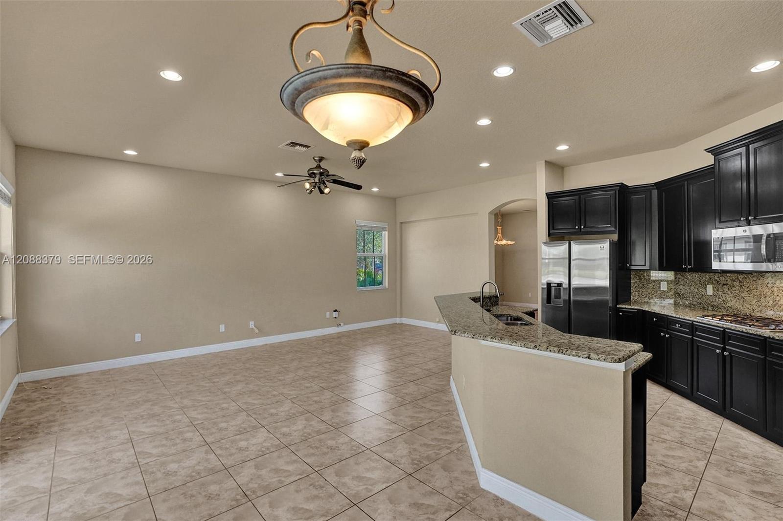 10398 Waterside Ct