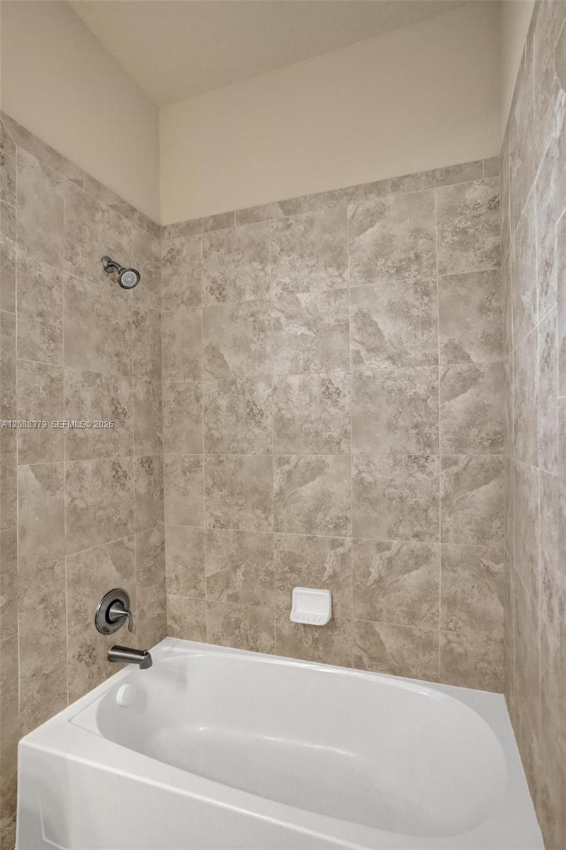 10398 Waterside Ct