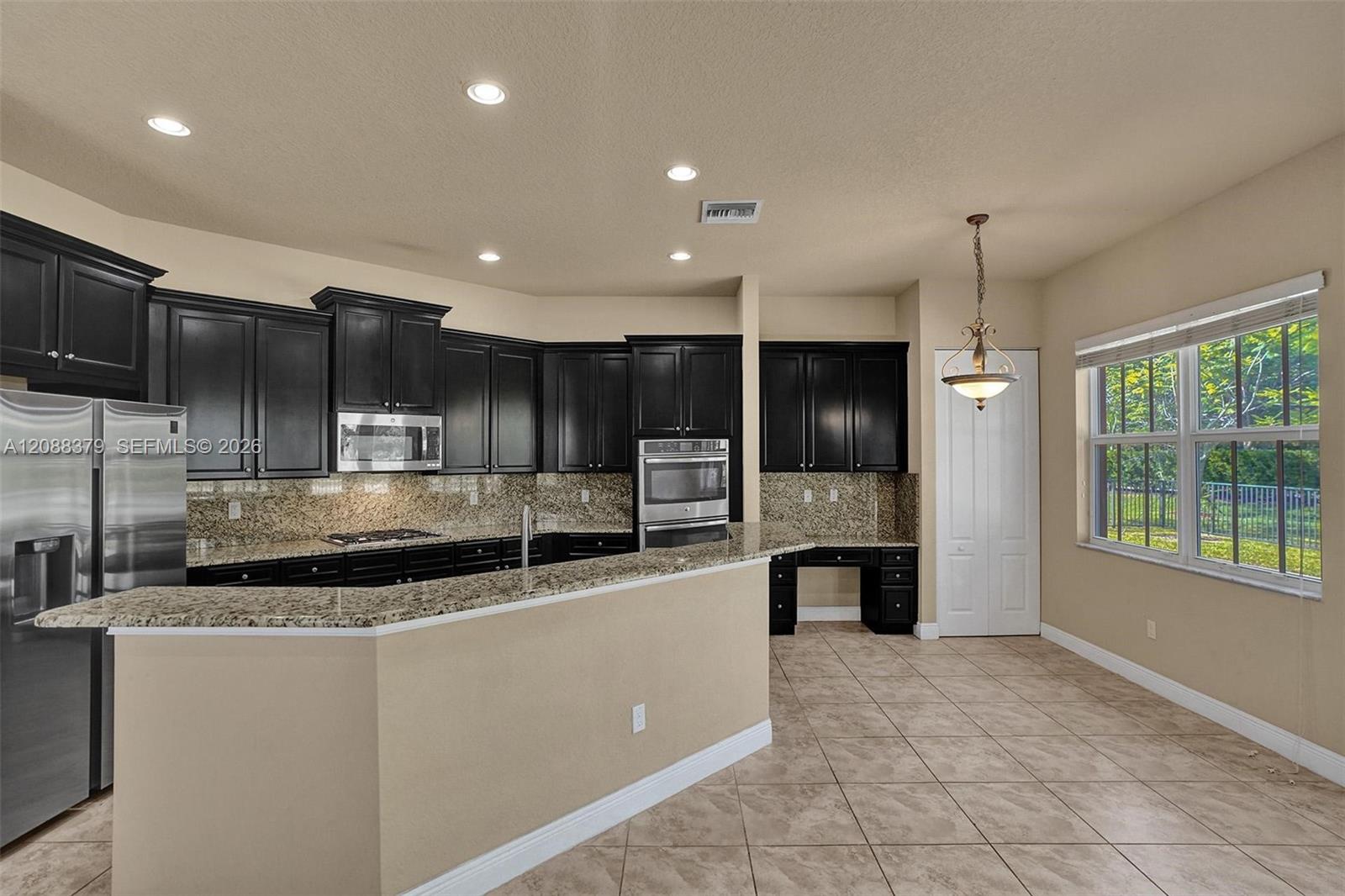 10398 Waterside Ct