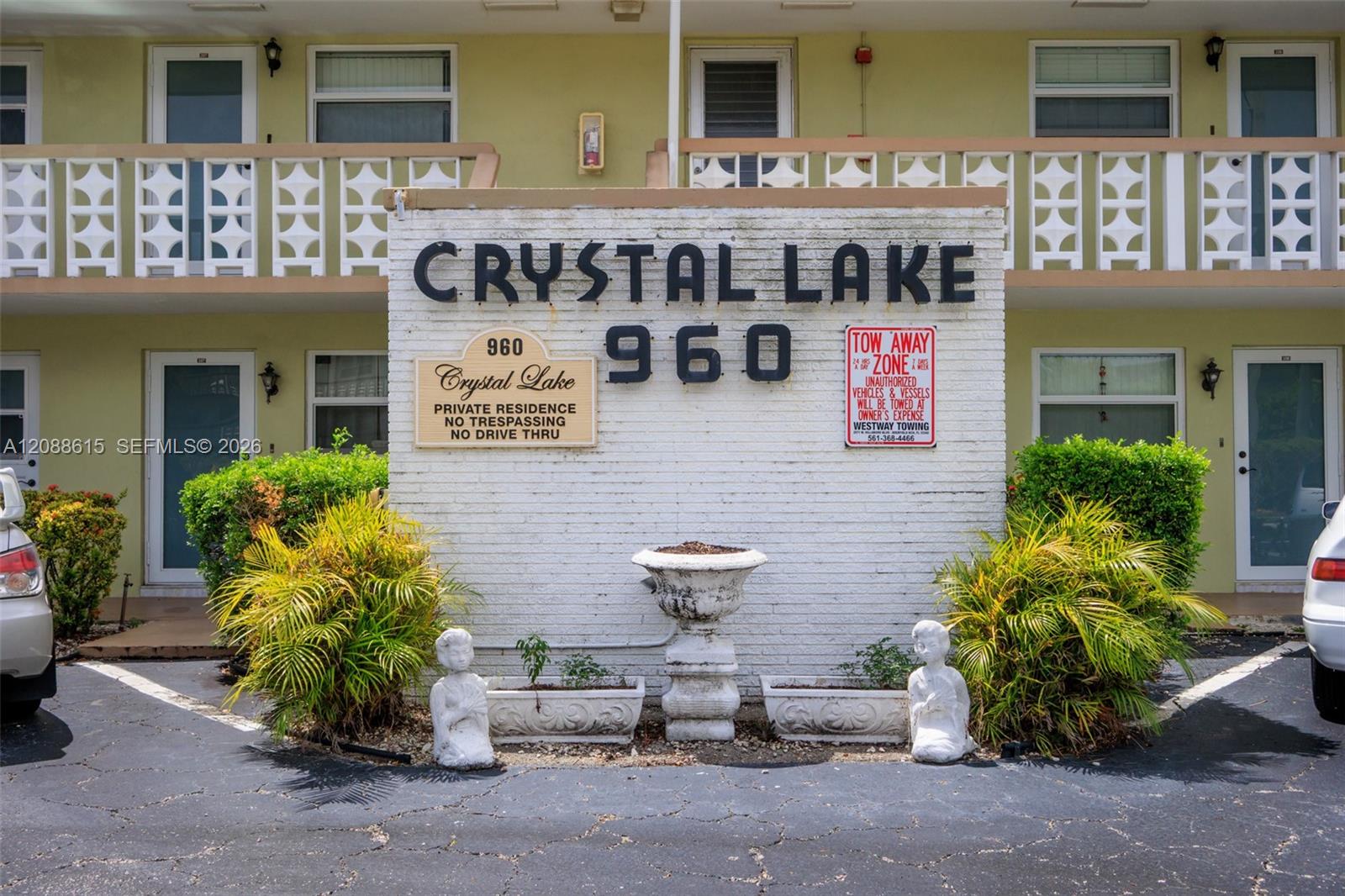 960 Crystal Lake Dr # 112